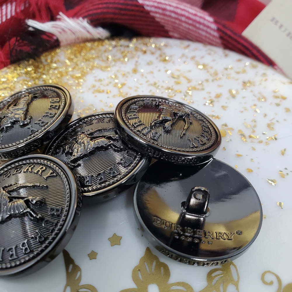 BURBERRY BUTTONS - Picture 7 of 16